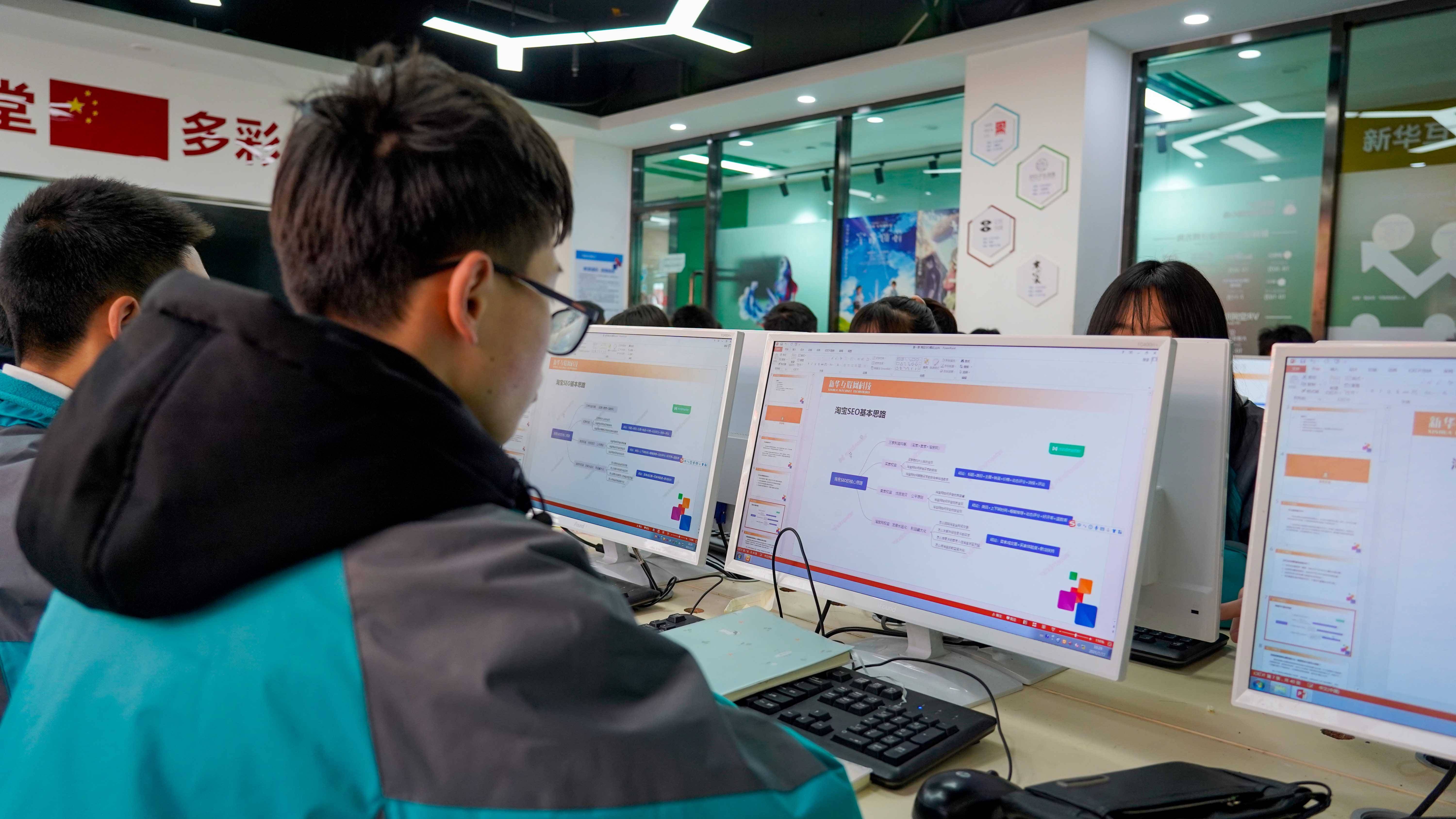 考不上高中的男孩，選擇網(wǎng)絡(luò)與信息安全與軟件開(kāi)發(fā)專業(yè)前景解析